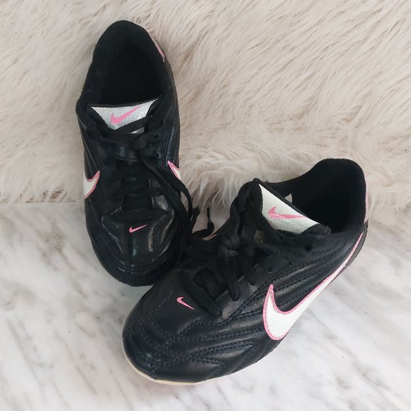 Nike 359616-016 Toddler Girl's Black and Pink Trim Soccer Shoes Size 11C - Picture 1 of 7